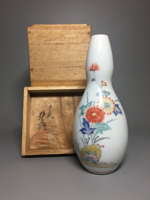 有田焼の今右衛門の花瓶です。呉服屋のインテリアで使用していました。